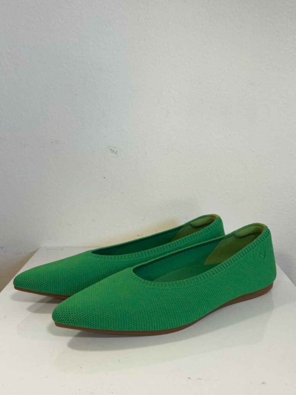 EUC Vivaia Pointed Toe Ballet Flats True Green Aria 5* Classic Sz EU39